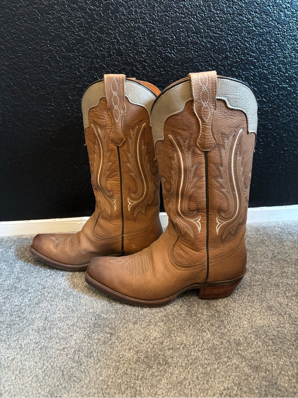 Idyllwind Brown and Cream Two-Tone Western Cowboy Boots